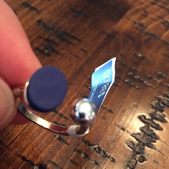 Banana Republic Disc and Ball Ring - Picture 2 of 5